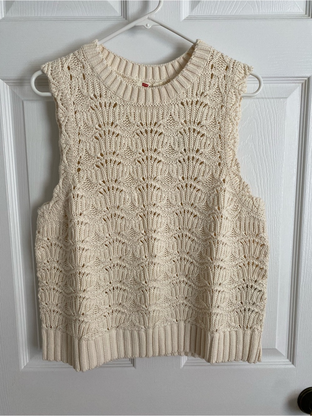 NWT Levi's Cream Cable-Knit Sleeveless Crewneck Sweater Vest